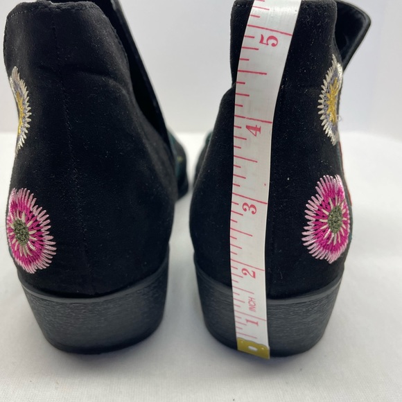 indigo rd. Black Suede Embroidered Booties Size 10M - Picture 10 of 13